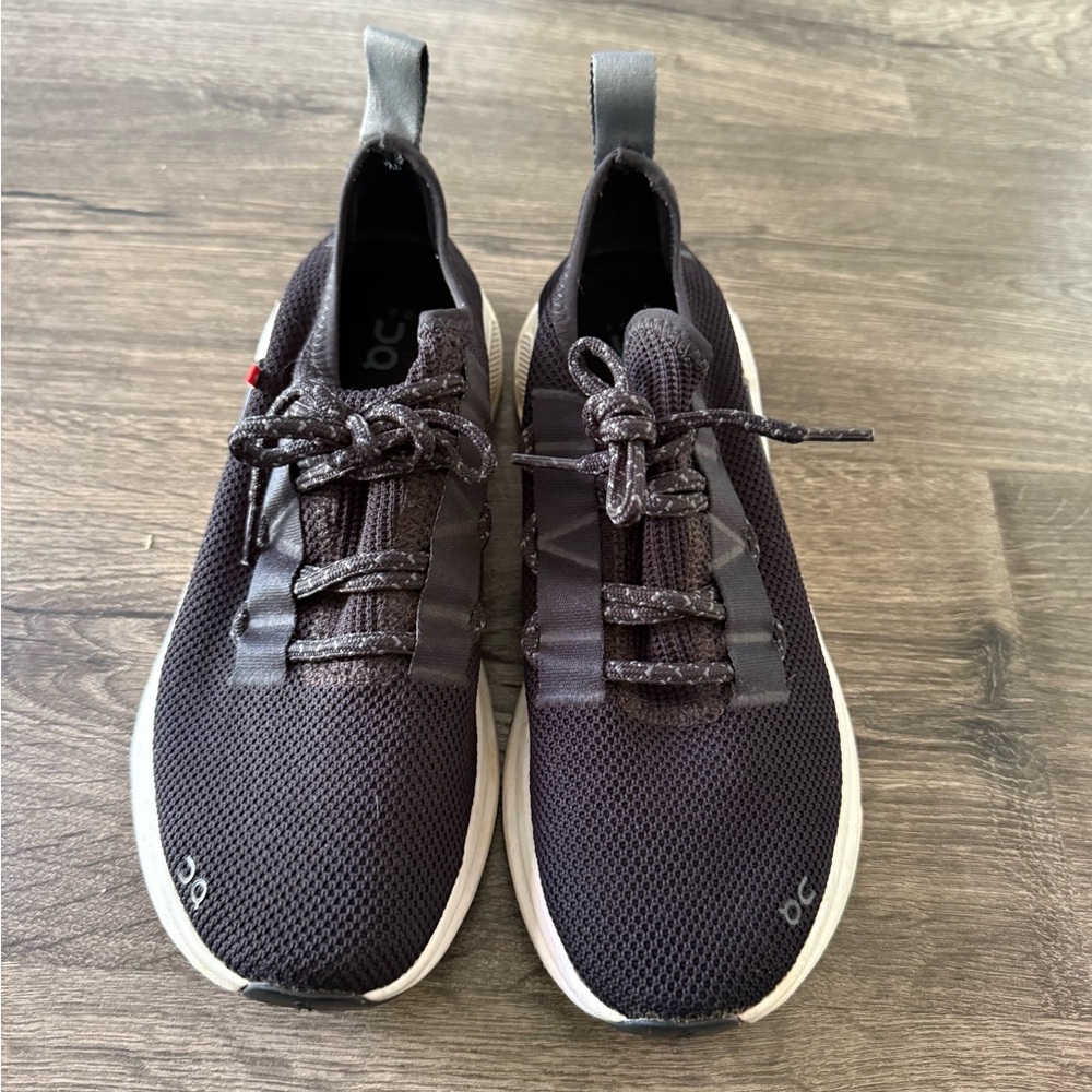 On running sneakers size 8.5